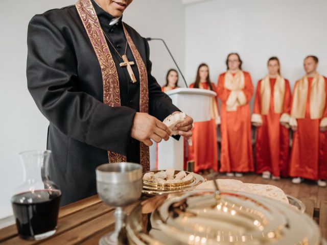 Préparer la première communion en famille