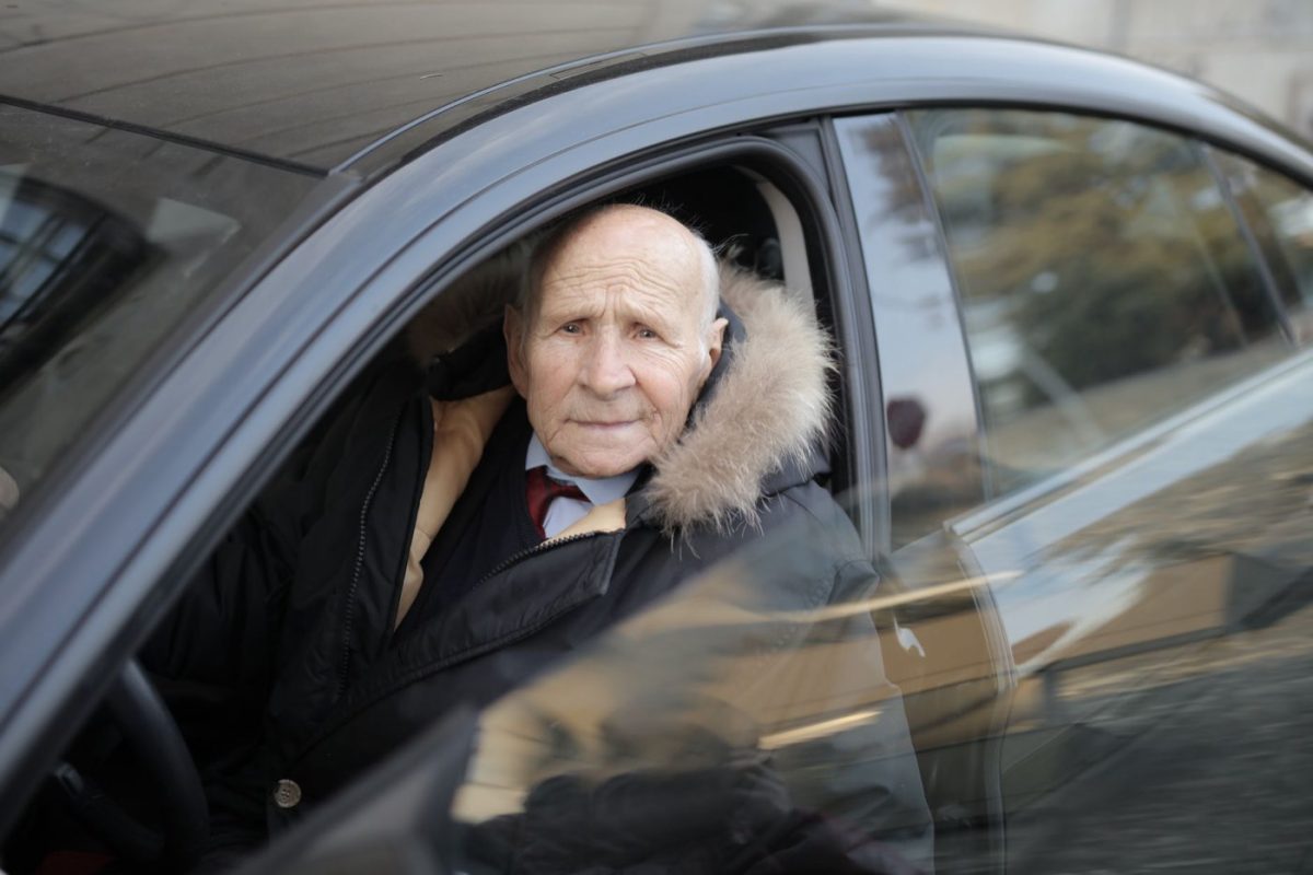 Organiser le transport d'une personne âgée