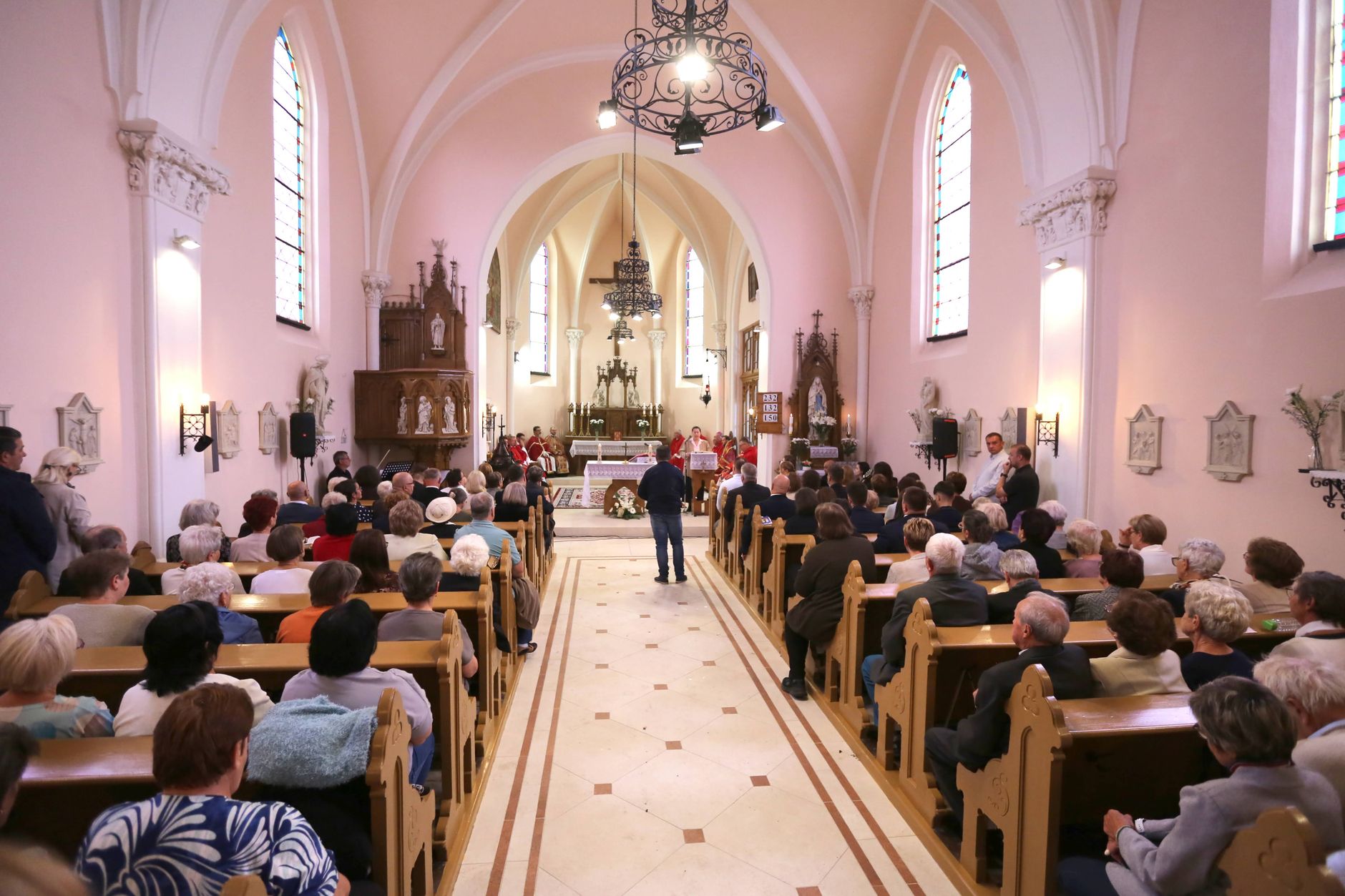 À Lourdes, le pape Léon XIV réunit des milliers de fidèles pour un moment historique