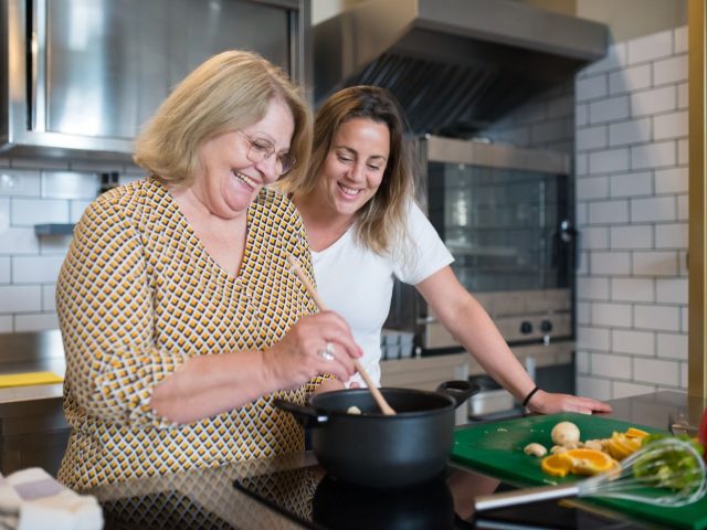 Atelier cuisine pour personnes seules : guide pratique
