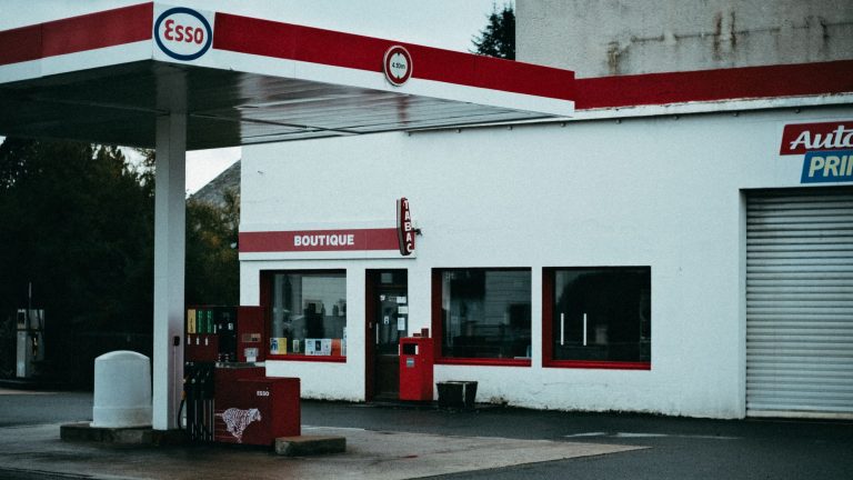 Les automobilistes du pays de Léon face à la montée des prix du carburant : quelles solutions ?