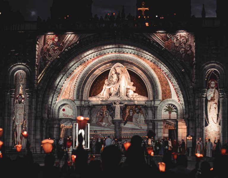 À Lourdes, le pape Léon XIV réunit des milliers de fidèles pour un moment historique