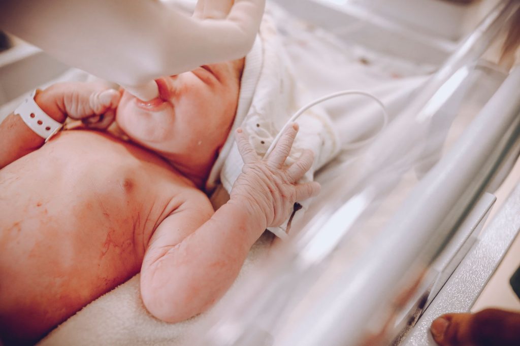 Depuis le début de l&rsquo;année, retards dans les indemnités de congé de naissance