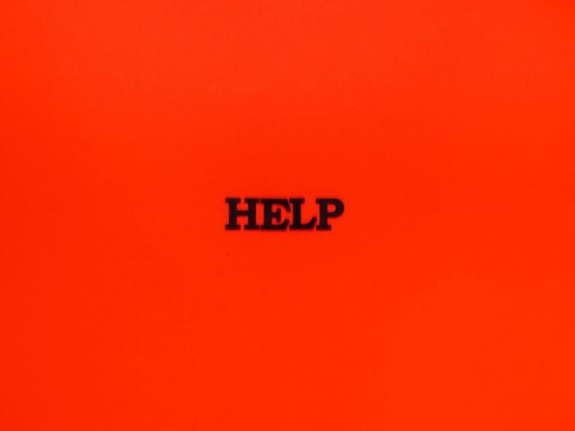 Associations à contacter pour aider une personne seule