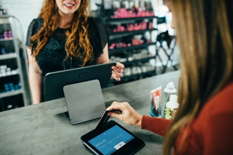 Accepter les paiements en ligne : ce qu&rsquo;un petit commerce doit vérifie