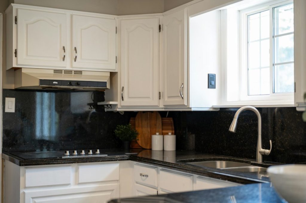 Changer ses portes de cuisine Ikea Faktum sans tout remplacer