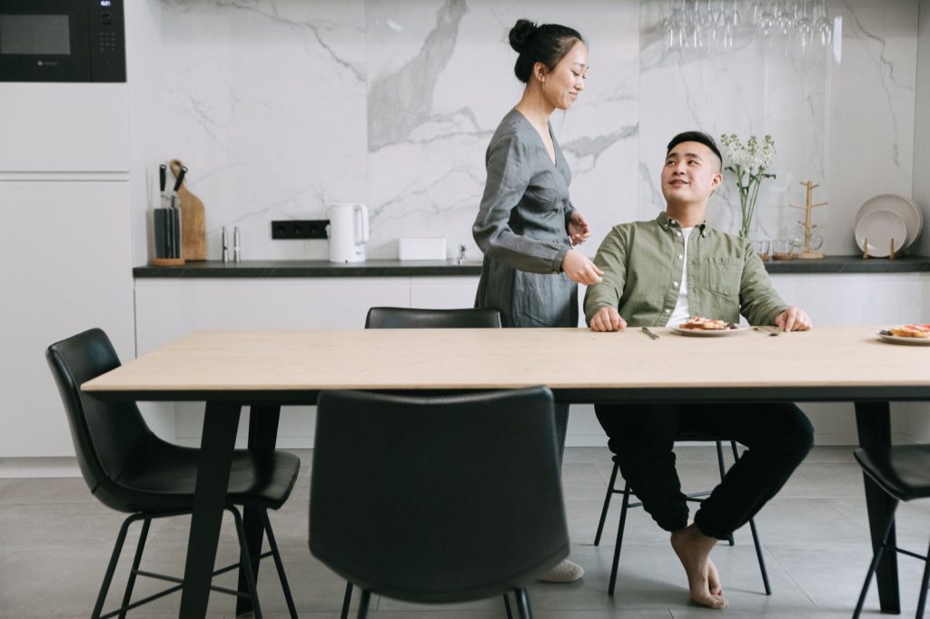 Couple : repérer les petits signes qui usent la relation au quotidien