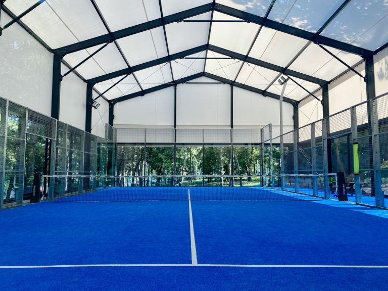 Retard inattendu des terrains de padel à Saint-Pol-de-Léon : comment les passionnés réagissent