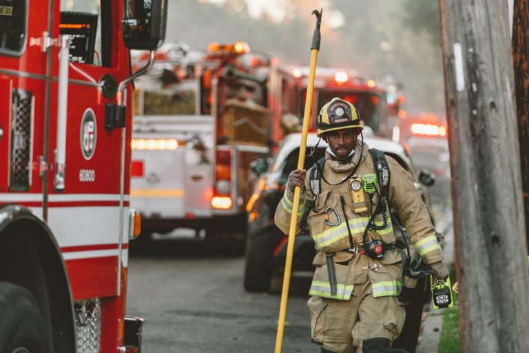 Sapeurs-pompiers de Saint-Pol-de-Léon : La tournée des calendriers, un soutien essentiel pour les secours
