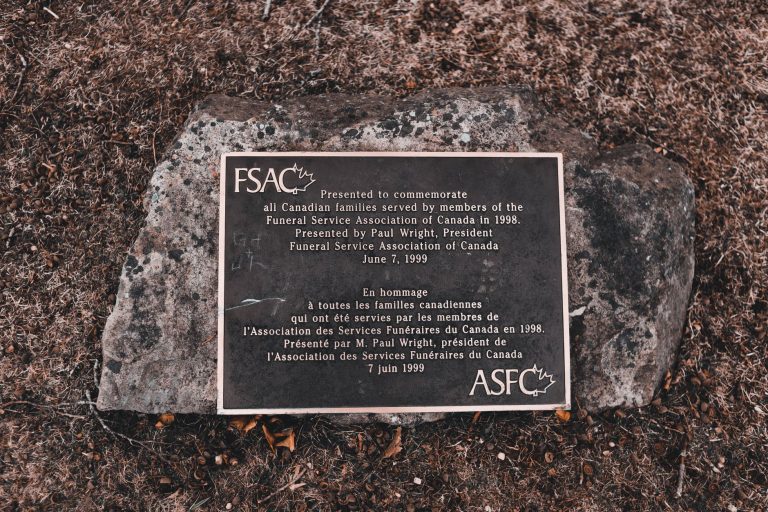 Saint-Pol-de-Léon : pourquoi ces plaques pour les victimes des violences catholiques ?