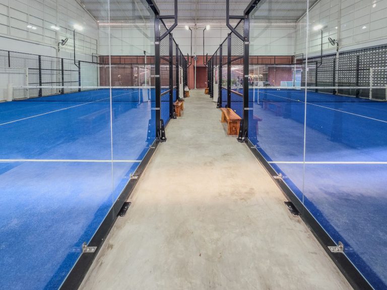 Les retards du projet de padel à Saint-Pol-de-Léon : une inquiétude qui pèse sur les finances municipales